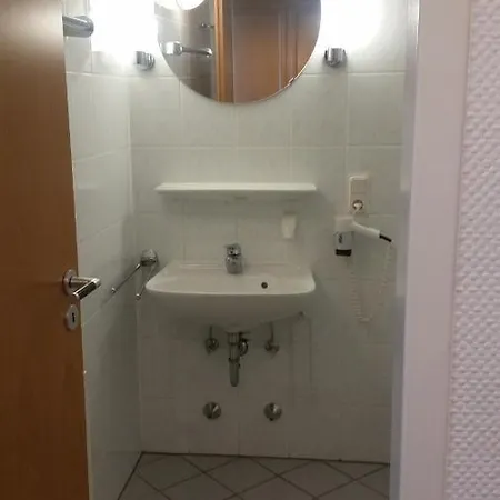 Hotel Nuembrecht מלון 3*