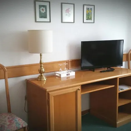 Hotel Nuembrecht מלון 3*
