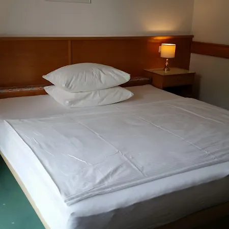 מלון Hotel Nuembrecht 3*