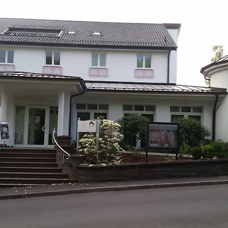 Hotel Nuembrecht מלון 3*